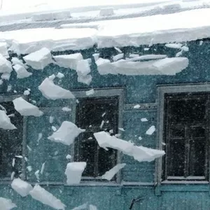 Взыскание ущерба при падении снега и льда с крыши во Владивостоке 