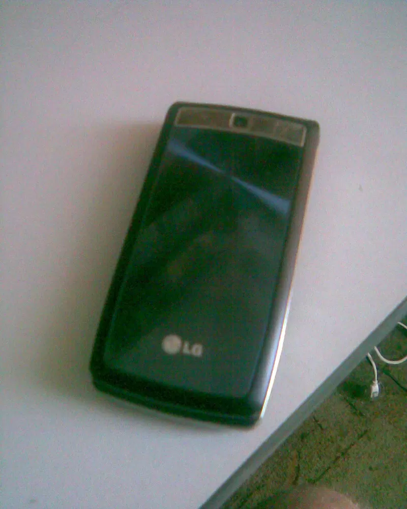 Продам телефон LG KF300
